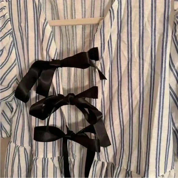 Boutique Striped Bow Puff Sleeve Top - Size Small - Picture 6 of 6